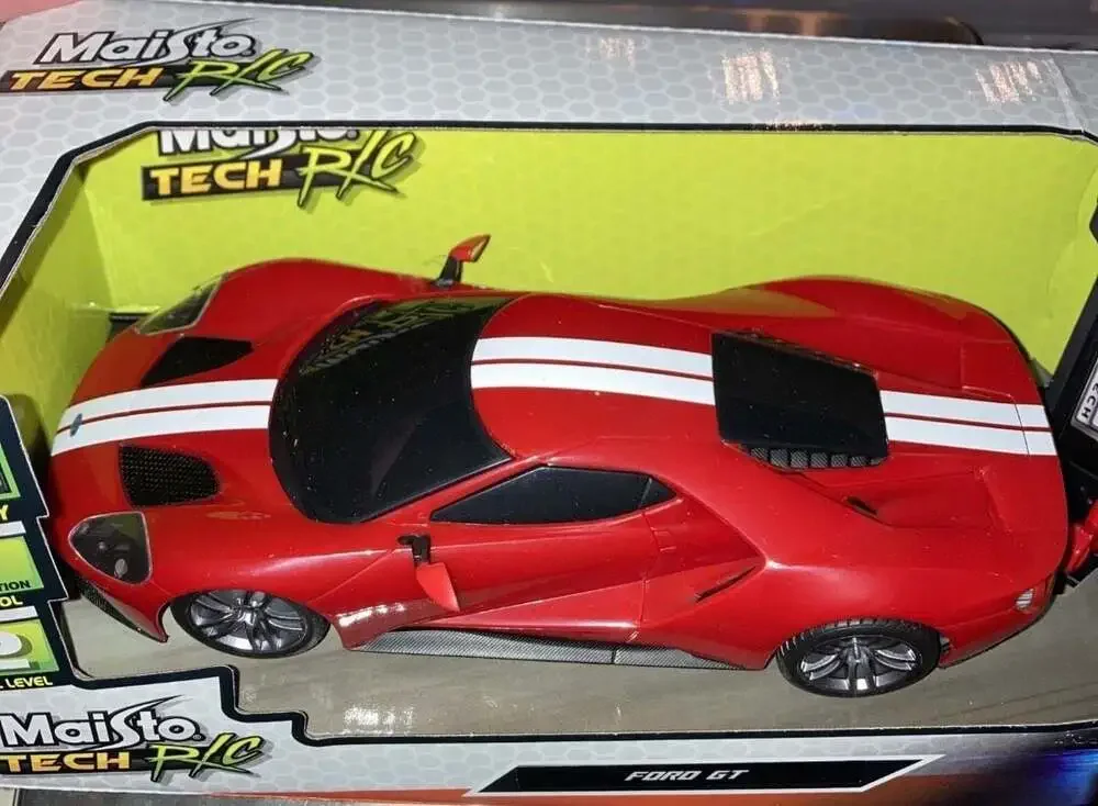 Maisto Tech R/C 1:24 Street Series Ford GT Remote‎ Control Car, Red
